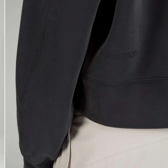 Lululemon  Softstreme Perfectly Oversized Cropped Crew
Black - Picture 3 of 4